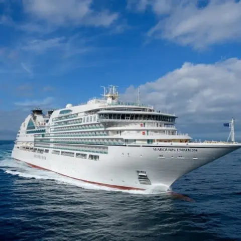 Cruzeiro no Mar do Caribe Oriental saindo de Bridgetown a bordo do navio Seabourn Ovation com visitas a Barbados, São Vicente e Granadinas, Martinica, São Cristóvão e Neves, Guadalupe e Dominica por 8 dias