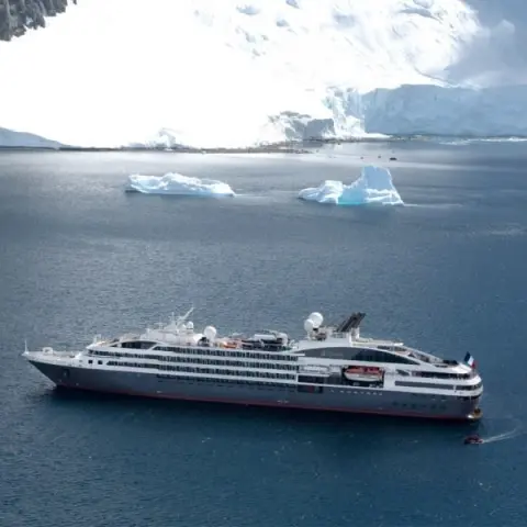 Croisière en Antarctique depuis Ushuaia à bord du navire L`Austral avec des visites en Argentine pendant 12 jours