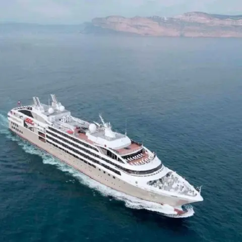 Cruzeiro no Norte a partir de Longyearbyen a bordo do navio Le Lyrial com visitas a por 8 dias