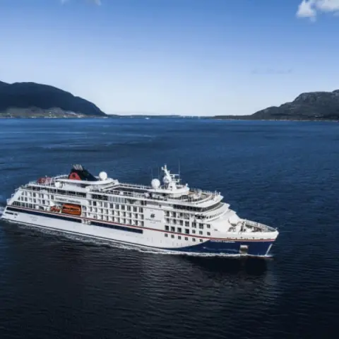Crucero en Sudamérica de Colonia a Valparaíso a bordo del barco HANSEATIC inspiration con visitas a Panamá, Colombia, Ecuador, Perú y Chile durante 19 días